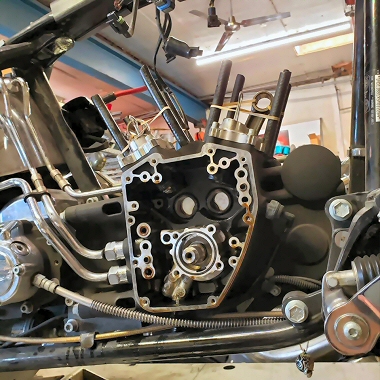 Turning on a twin cam 88 with an sscycle 100 ci kit and some 583g gear drive cams.